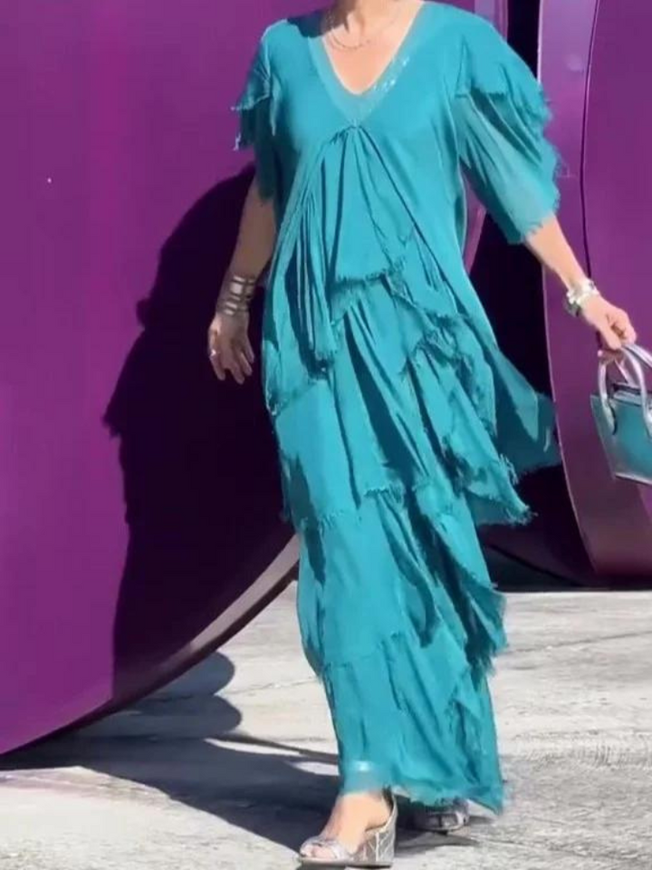 Vestido Serengeti: Elegância Moderna fundida com Riquezas Ancestrais