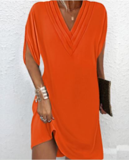 Elegante vestido liso com mangas com aberturas