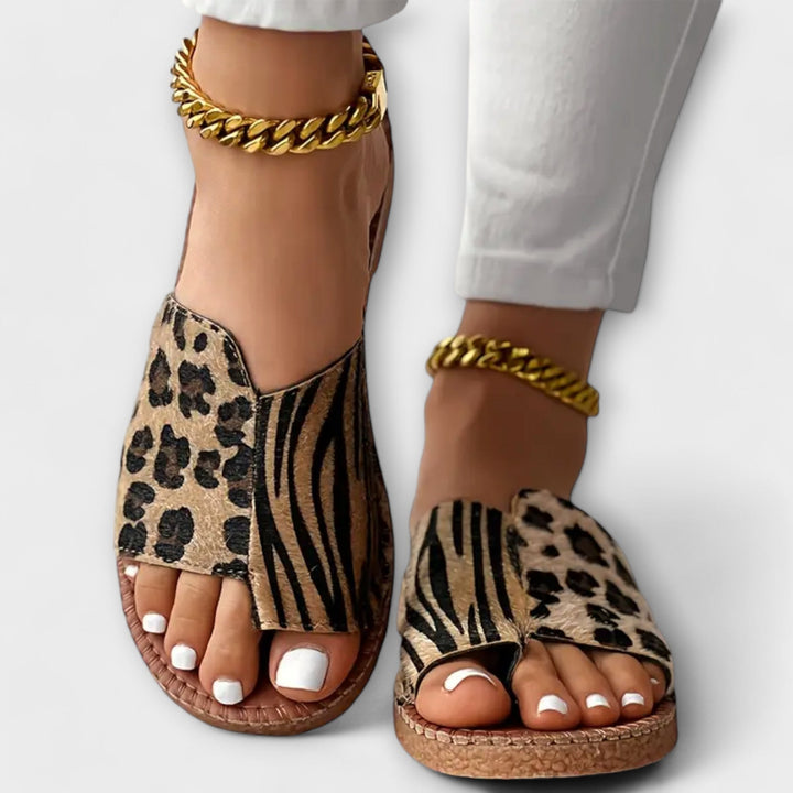 Lyan | Chinelos Bicolor Estilosos com Estampa de Leopardo
